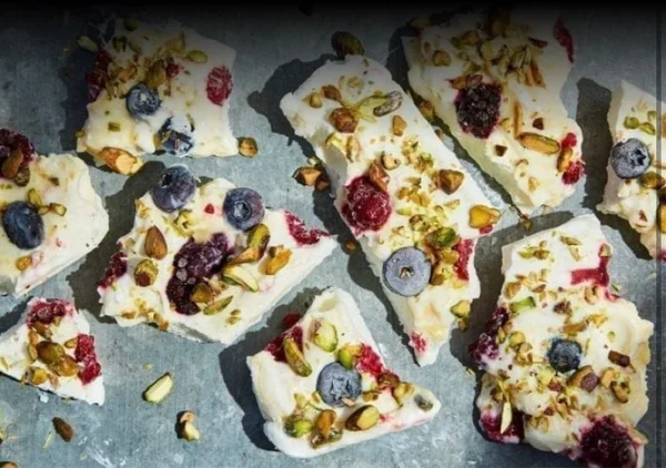 Desert cu lămâie, fistic și berries