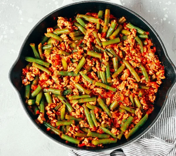 Fasole verde cu carne tocată