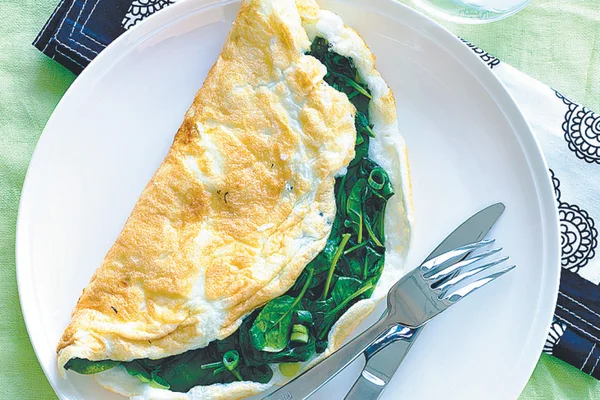 Omletă de albușuri cu spanac și parmezan
