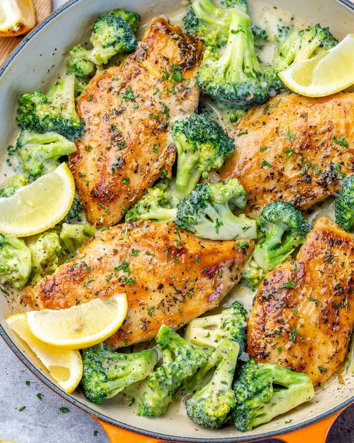 Piept de pui cremos cu broccoli